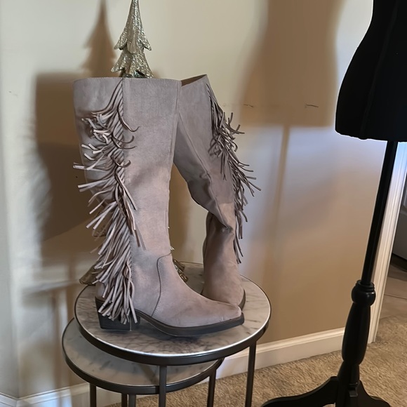 SO Shoes - Brand New SO tan boots with Fringe 8.5